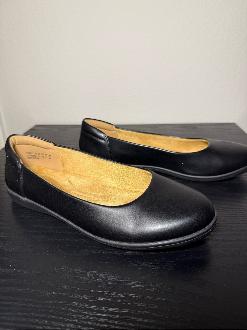 Dream Pairs Black Round Toe Ballet Flats with Tan Interior